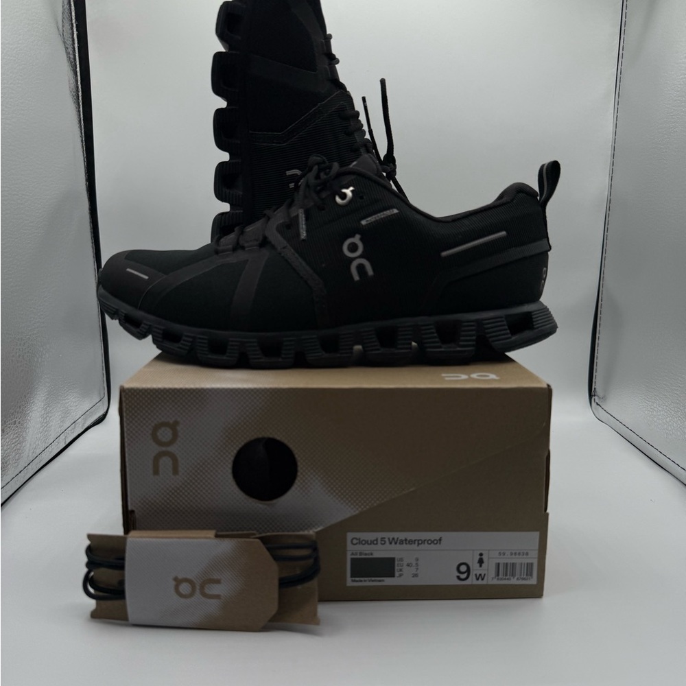 On Running Cloud 5 Waterproof Women's  Shoes - Black and Gray